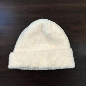 Nike Peak Beanie Fuzzy Eyelash Knit Cuffed Hat Guava Ice Peach Unisex One Size
